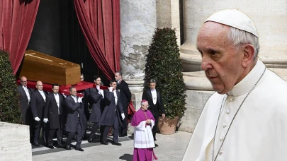 Papa Franciscus son yolculuğuna uğurlanıyor!