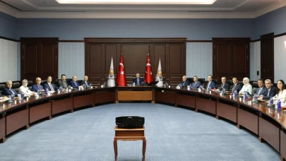 AK Parti'de kritik zirve: Cumhurbaşkanı Erdoğan'dan net mesajlar bekleniyor