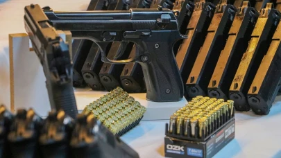 Oyuncak dükkanı gibi gözüken silah atölyesine polis baskını!