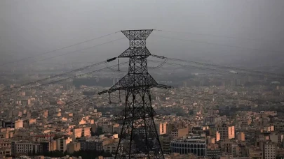 İran'da tasarruf uyarılarına uymayan 1103 ev karanlıkta kaldı!
