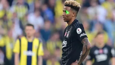Fenerbahçe-Beşiktaş derbisinde Gedson Fernandes'e lazer tutan taraftar gözaltına alındı