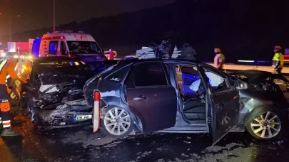 Köprü trafiğini kilitleyen kaza! 5 araç birbirine girdi