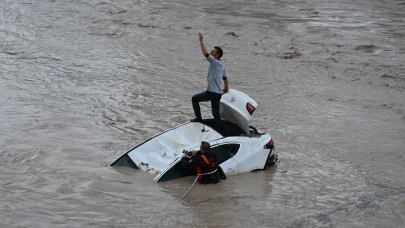 Osmaniye'de sel felaketi dere taştı 7 otomobil dere yatağına sürüklendi