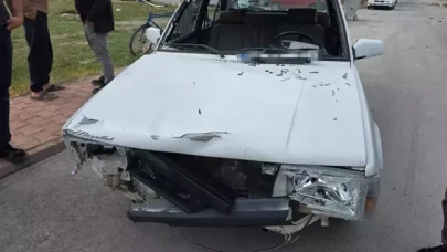 Elektrikli motosikletle otomobil çarpıştı: Sürücünün gözü çıktı