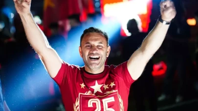 Galatasaray'da Okan Buruk tarihe geçti