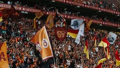 Galatasaray'da şok sakatlık! Takımın bel kemiği maça devam edemedi