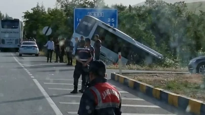 Isparta’da gezi faciası: Tur otobüsü şarampole yuvarlandı, 16 yaralı