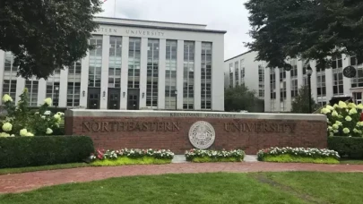 Üniversitede şaşırtan olay: Hocasının da yaptığını gören öğrenci ders ücretini istedi