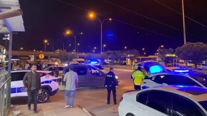 Ehliyetsiz sürücü, polis memuruna çarparak kaçtı