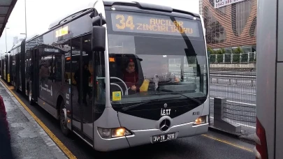 İstanbul Okmeydanı'nda metrobüste yangın çıktı