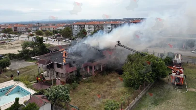 Karasu'da Rüzgarın Etkisiyle Büyüyen Yangında 60 Dönüm Arazi Zarar Gördü