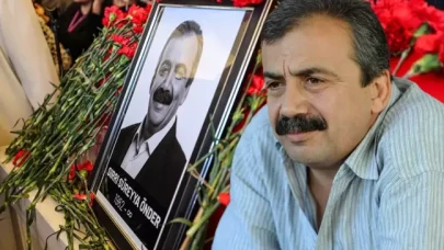 Sırrı Süreyya Önder'in "Türk müsünüz?" sorusuna yanıtı yeniden gündem oldu