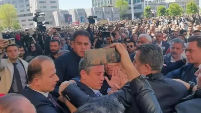 Özgür Özel'e AKM çıkışı yumruklu saldırı!