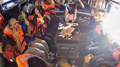 İsrail, alıkoyduğu Madleen gemisindeki aktivistlere zorla belge imzalatmaya çalıştı