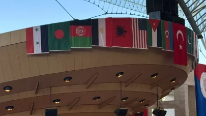 Üniversitede tartışma yaratan görüntü: Bir bayrağa tepkiler çığ gibi