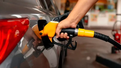 Benzin ve motorine gece yarısı çifte zam