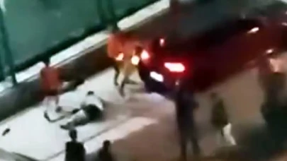 Halı sahada kavga: 1 kişi bıçaklandı,1 kişi yaralı