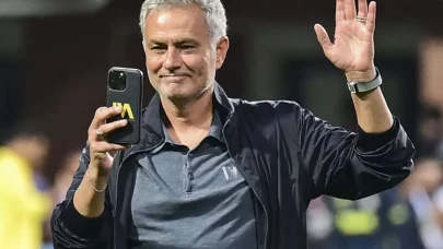 Mourinho, Real Madrid'in yıldızını tek telefonuyla ikna etti