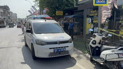 Annesini bıçaklayıp boğazını kesti