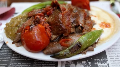 İskenderi 2 bin TL'ye satan restoranda ikram çay için tepki çeken uygulama