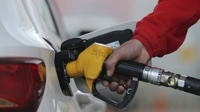 Benzin ve motorine dev zam! Tabela değişiyor