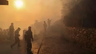 Komşuda orman yangını: Tahliyeler başladı, yerleşim yerleri tehlikede!