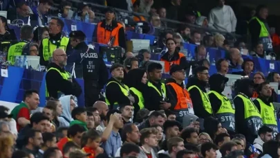 Uluslar Ligi finalinde tribünden düşen taraftar hayatını kaybetti