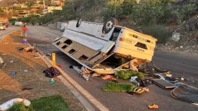 Hatay'da midibüs devrildi: 25 yaralı