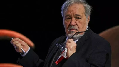 İlber Ortaylı'nın da içinde bulunduğu araç kaza yaptı