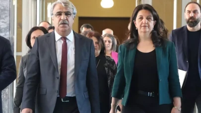 İmralı'da 6. kez görüşme: DEM Parti heyetinin Öcalan ile neler konuştuğu merak ediliyor!