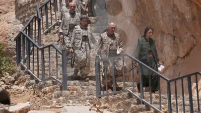 PKK'nın silahlarını imha ettiği törende  kimler yer aldı? 3 üst düzey isim de silahını yaktı