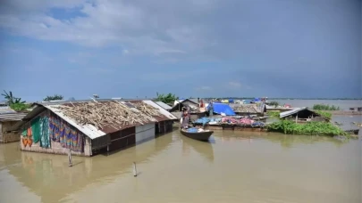 Hindistan'da yağışlar  felakete yol açtı: 125 Ölü!
