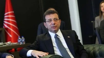 İmamoğlu'ndan günler sonra yeni fotoğraf! Duruşmada "Bana bakma" gerginliği çıktı