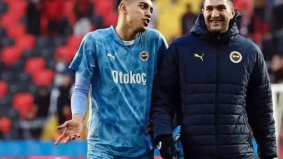 Fenerbahçe'den ayrıldığını yeni takımında paylaştığı fotoğrafla duyurdu