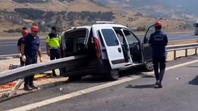 Bariyerler adeta ok gibi saplandı! Feci kaza 2 kişi hayatını kaybetti!