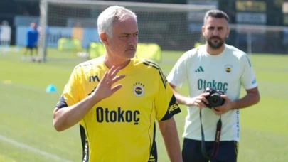 Fenerbahçe'de Jose Mourinho 2 ismi tamamen sildi! Takımdan gönderilecekler