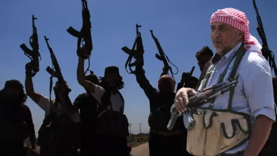 Süveyda'da iç savaş alarmı: 50 bin aşiret kentte, çatışmalar şiddetlendi!