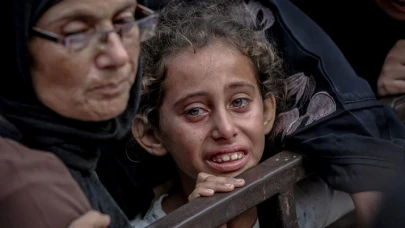 Gazze'de açlık savaşı: İsrail askeri, yemekleri bakın nereye gömmüş!