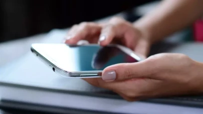 İngiltere’de telefon şebekeleri çöktü: Milyonlarca kullanıcı iletişim kuramıyor!