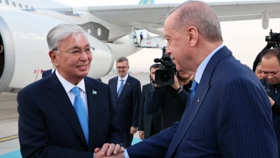 Cumhurbaşkanı Erdoğan, Kazakistan Cumhurbaşkanı Tokayev’i resmi törenle karşıladı