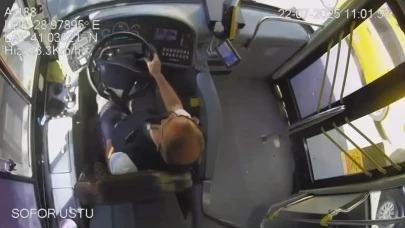 Şok edici kaza anlarının görüntüleri gün yüzüne çıktı! Sürücünün şaşırtan manevrası!