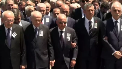 Altan Öymen'in cenaze töreninde dikkat çeken görüntü!