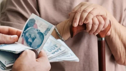 Emeklilerin beklediği gün geldi! Bugün hesaplara yatıyor
