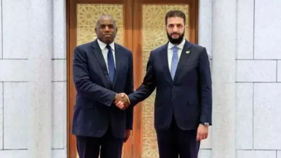 İngiltere’den Suriye’ye 14 Yıl sonra tarihi ziyaret: Bakan Lammy Şam’da