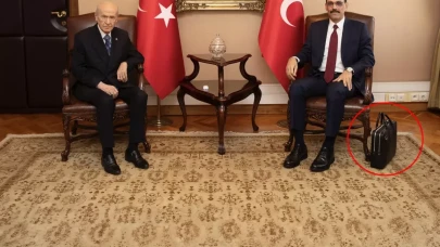 Yakın korumalarına bile emanet etmiyor! İşte İbrahim Kalın'ın yanından ayırmadığı çantanın sırrı