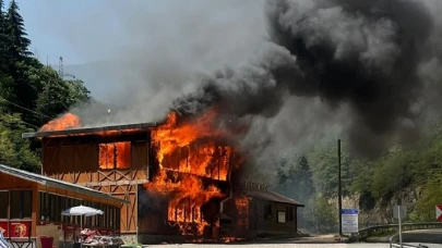 Giresun'da restoran alev alev yandı! Kullanılamaz hale geldi...