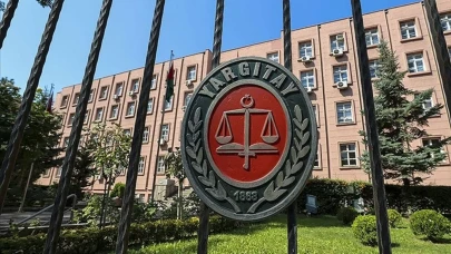 Yargıtay'dan şaşırtan karar: Banyo yapan kadını izlemek 'cinsel taciz' sayılmadı