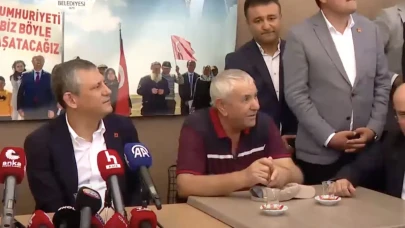 Özgür Özel'in emeklilerle  buluşmasında gergin anlar: "Yalakalık yapma"