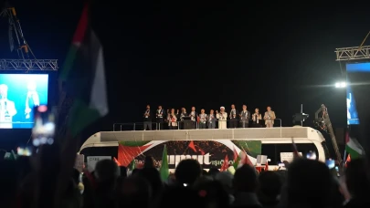 İstanbul'da Gazze için binlerce kişi 'Umut Işığı Ol' dedi! Diyanet İşleri Başkanı Ali Erbaş dua etti