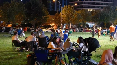 Bursa’da deprem korkusu: Bazı vatandaşlar geceyi sokakta geçiriyor!